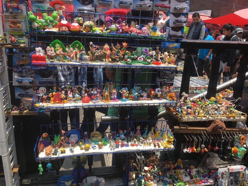 Tianguis de juguetes metro Hidalgo CDMX. Colección de juguetes