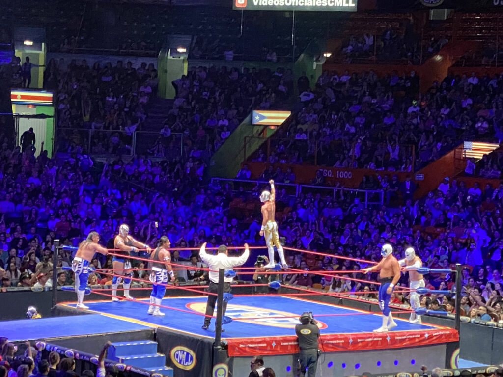 Lucha Libre Mexico City. Mistico, Soberano Jr and Atlantis Jr VS "Los Rudos" at Arena Mexico